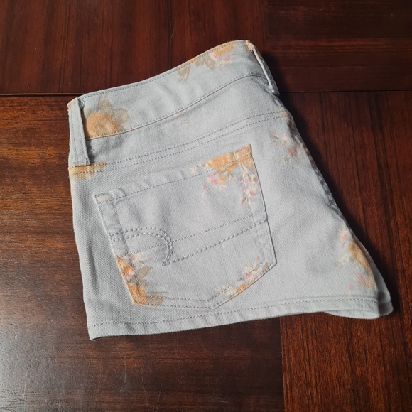 American Eagle Denim Shorts Light Blue/Orange Floral Stretch Size 6 - Picture 13 of 14